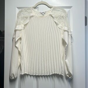 Never Worn Express - Size XS - Cream/Off White Blouse